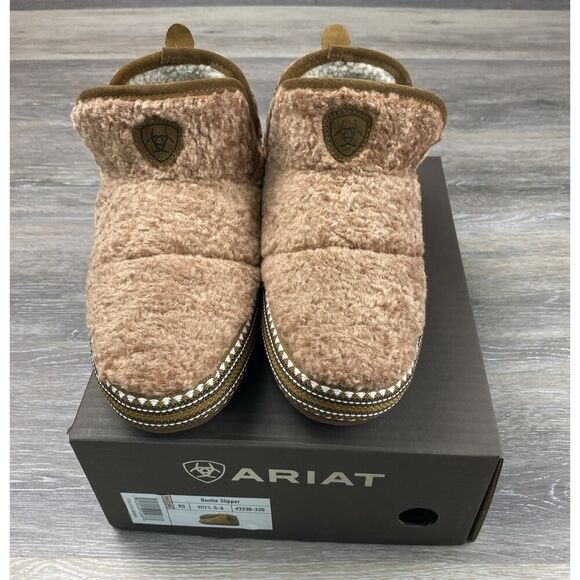 ARIAT Women’s booties slippers fleece lined size XS 5-6‎ New In Box Western Look - Picture 2 of 10